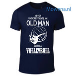 Never underestimate an old man with a volleyball div kleuren tu067