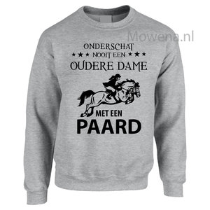 groei roestvrij hoop sweater onderschat nooit een oudere dame op een paard - mowena