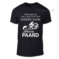 Onderschat nooit een oudere dame op een paard ptu0103